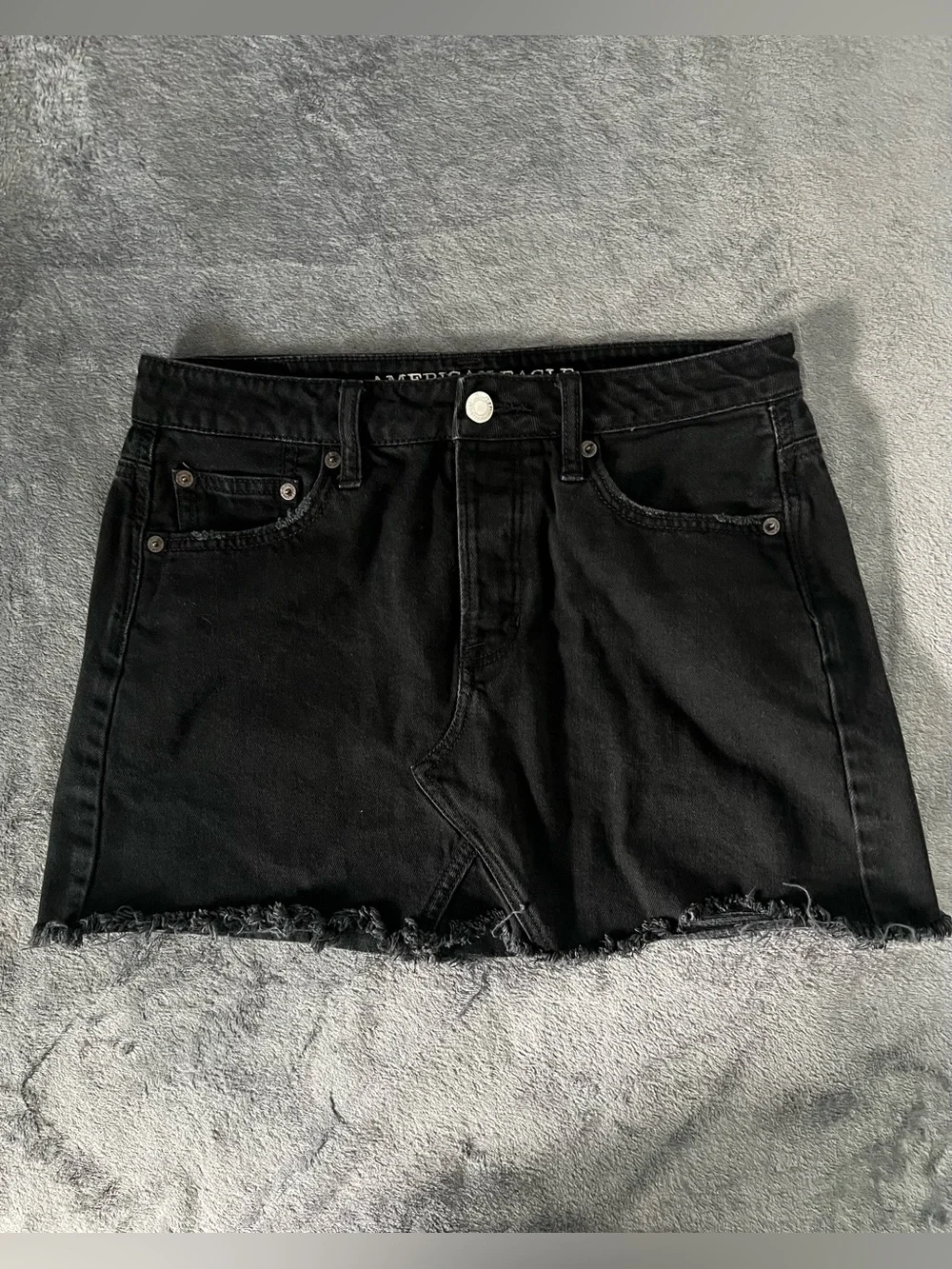 American Eagle Women’s Black Frayed Hem Denim Mini Skirt (4)